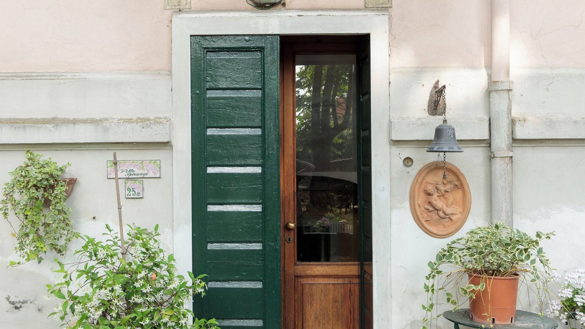 Roncopascolo Villa | Library room in a 19th-century villa