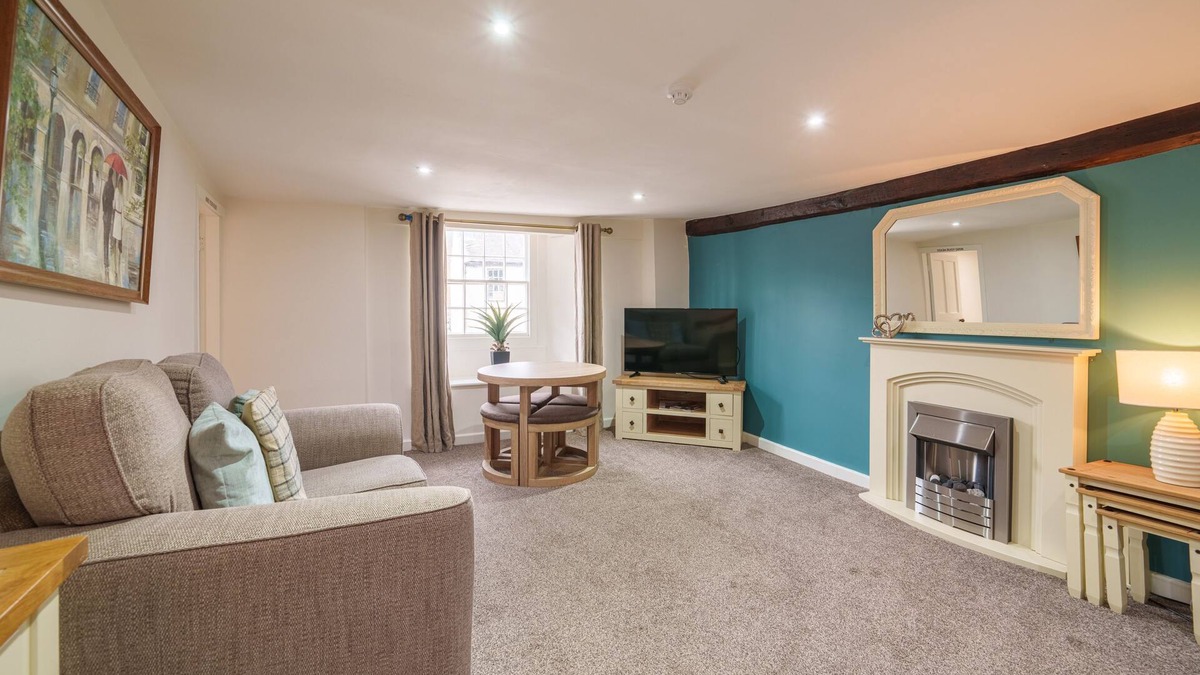 Kendal Apartment | Library View Apartment - Grade II Listed town centre apartment with parking