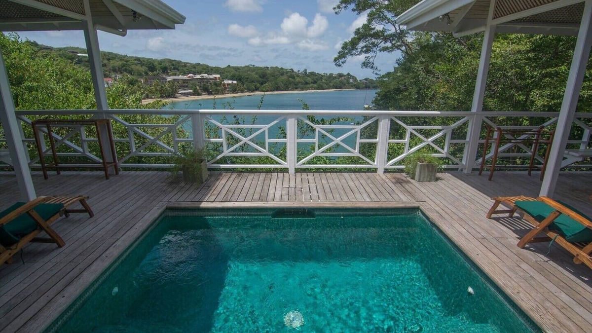 Black Rock House | Licorish by the Sea is splendidly set and secure!