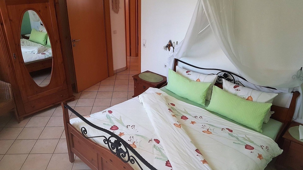 Simmershofen Apartment | Liebevoll eingerichtete Wohnung (75qm) auf familiengeführten Ferienbauernhof