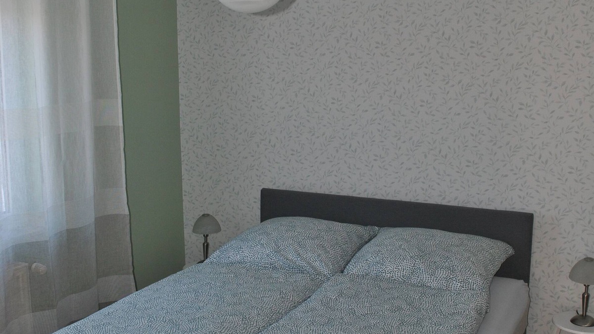 Meerholz Apartment | Liebevoll Eingerichtete Ferienwohnung mit Balkon und Viel Natur
