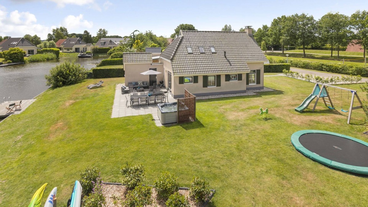Vlagtwedde House | Lieskehuis Wellness de Luxe 10+2 by Interhome