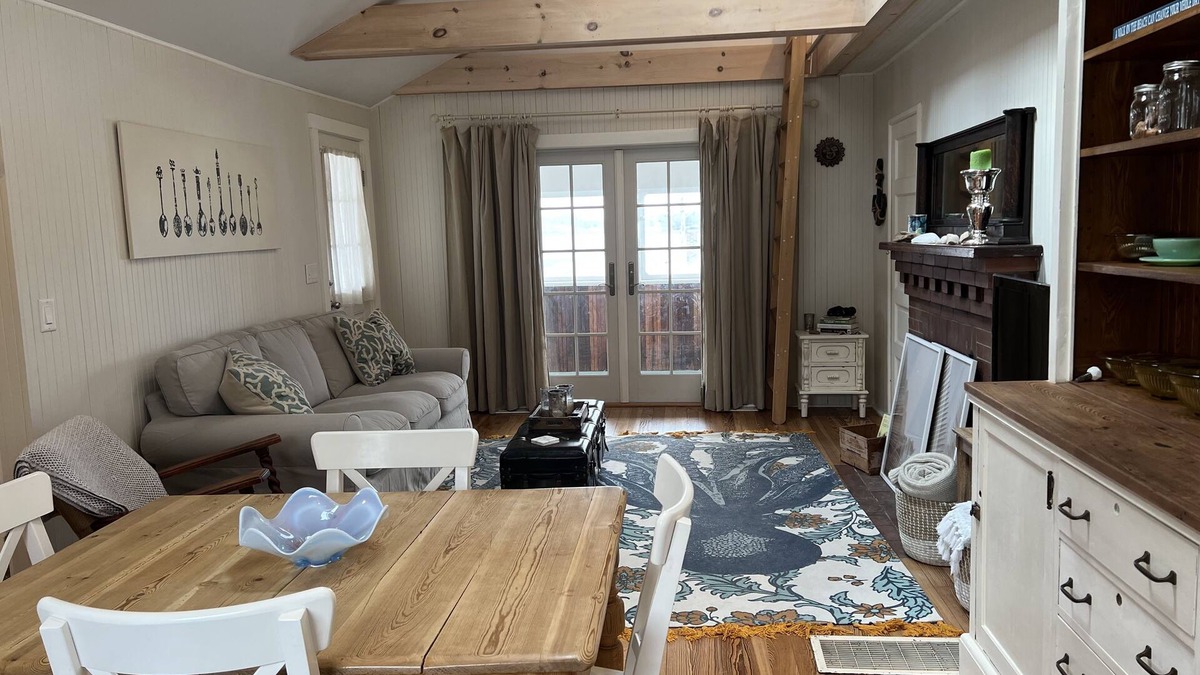 Hull Cottage | Life by the shore in Hull, MA at an antique house with bay views