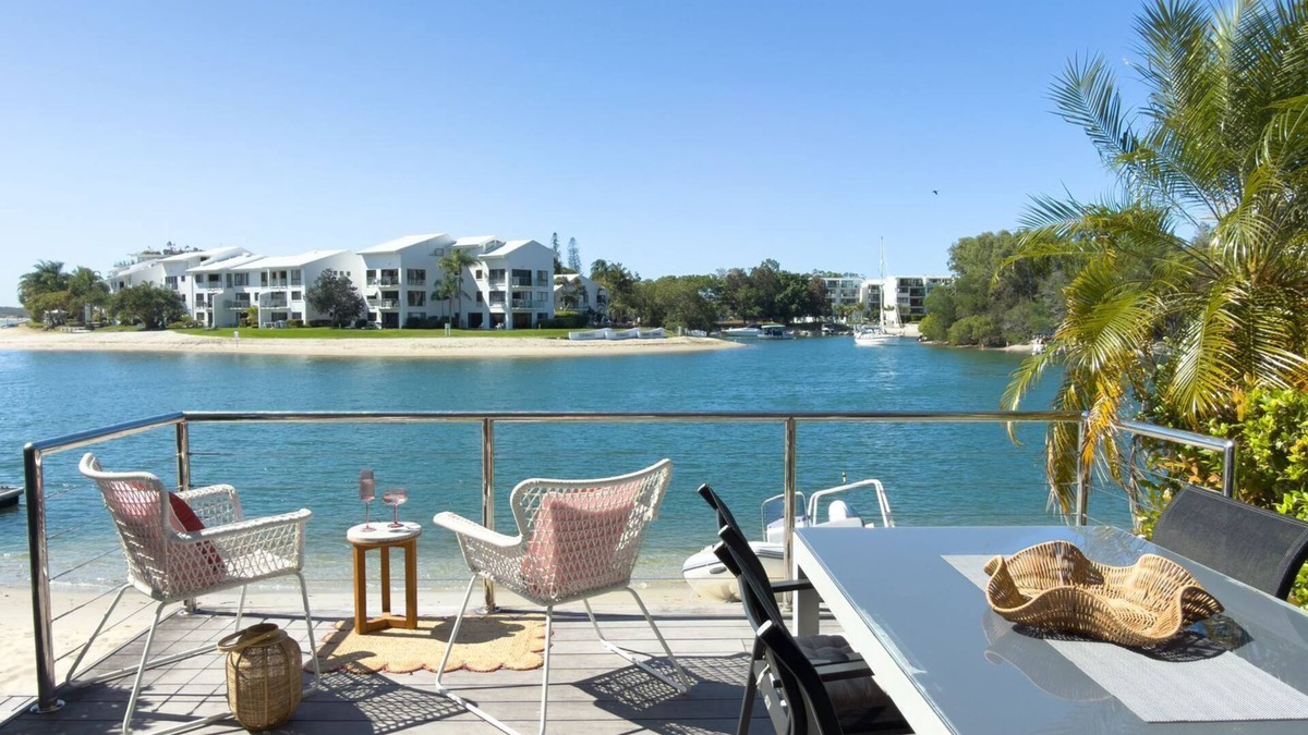 Noosaville Apartment | Life doesn't get Much Better at this Noosa River Front Townhouse