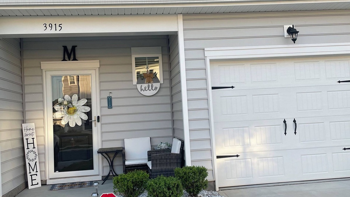 Terrell House | LIFE IS BETTER NEAR THE LAKE. 3 bedroomTownhome near Lake Norman.