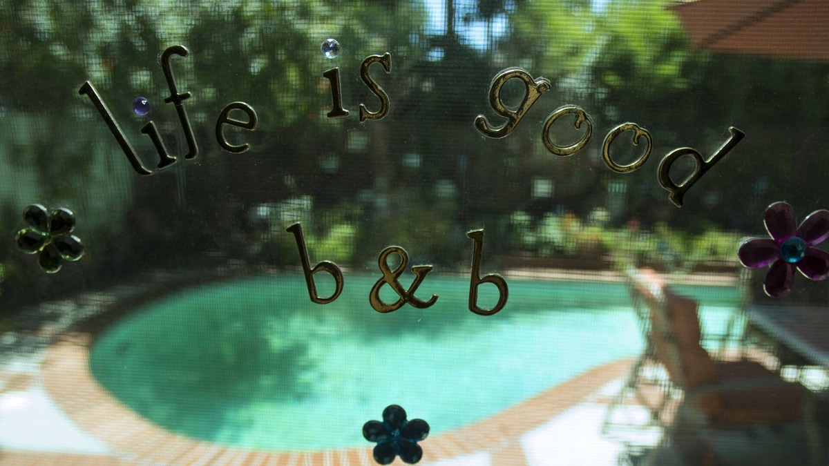Sherman Oaks Bed & Breakfast | Life is Good Bed and Breakfast