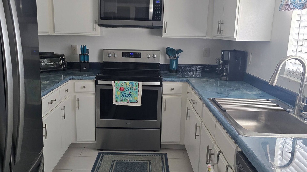 Englewood South Condo | Life just got better. Come out and enjoy a tropical paradise by the gulf. 🌞🌊🍹