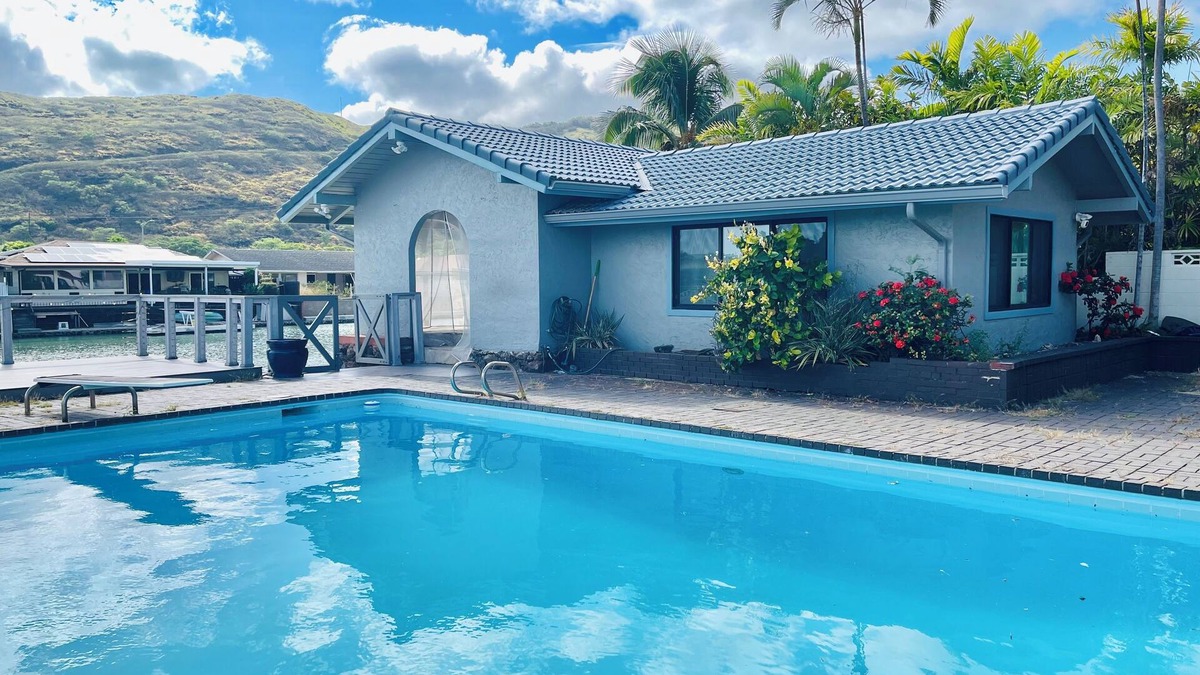 Hawaii Kai Cottage | Life on the Water Hawaii with WiFi & AC & Washer/Dryer