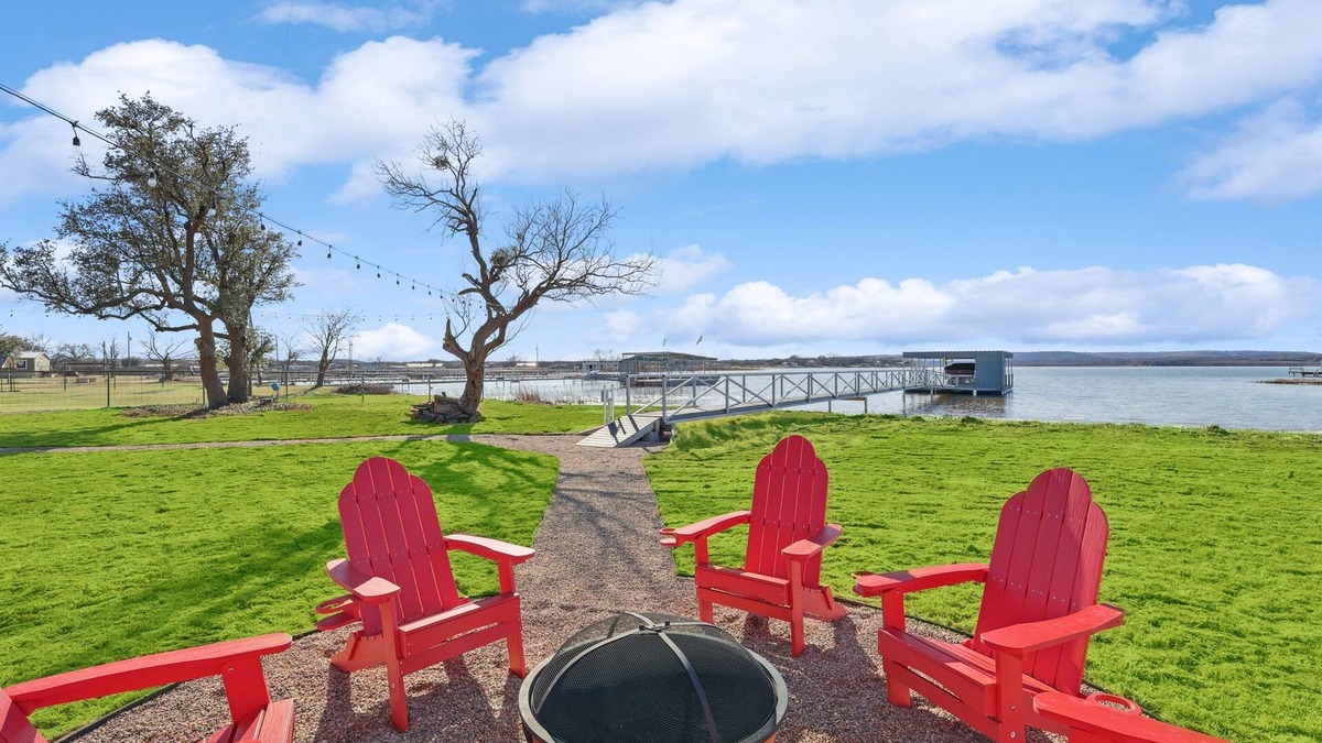 Graford House | Life's A Hoot | Dock and Hot Tub! Close to Rocker B.