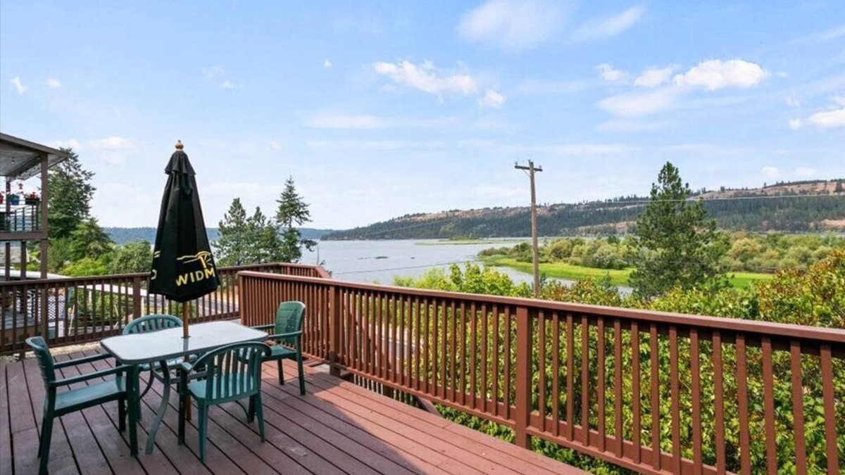 Harrison House | Life's always better at the Lake!