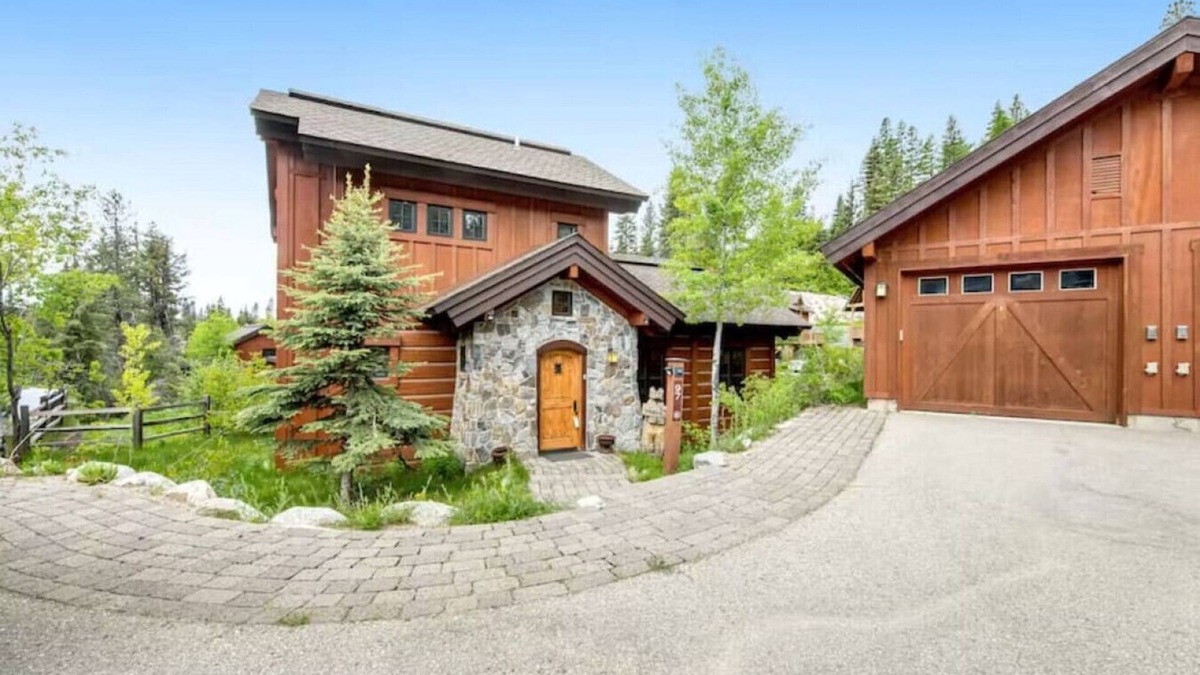 Tamarack Resort Apartment | Lift Side Chalet .