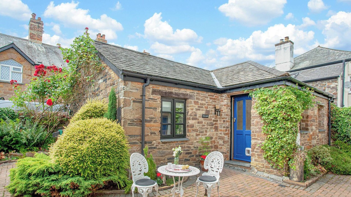 Lifton Cottage | Lifton Hall - The Barn
