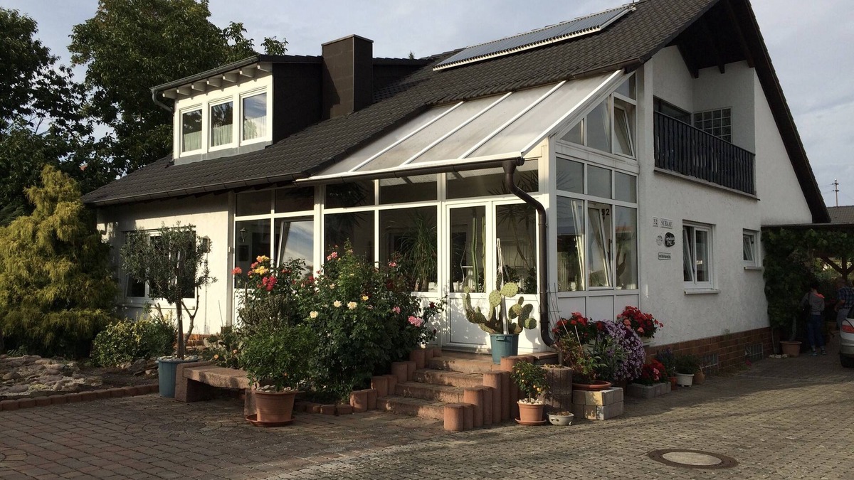 Neustadt-Geinsheim Apartment | Light-filled, 85 sqm * (DTV) Apartment in the beautiful Pfalz