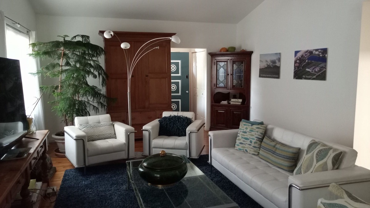 Southampton Apartment | Light, Airy, Wood-floors, 1 mile from Southampton Village, Pet Friendly, sleep 6
