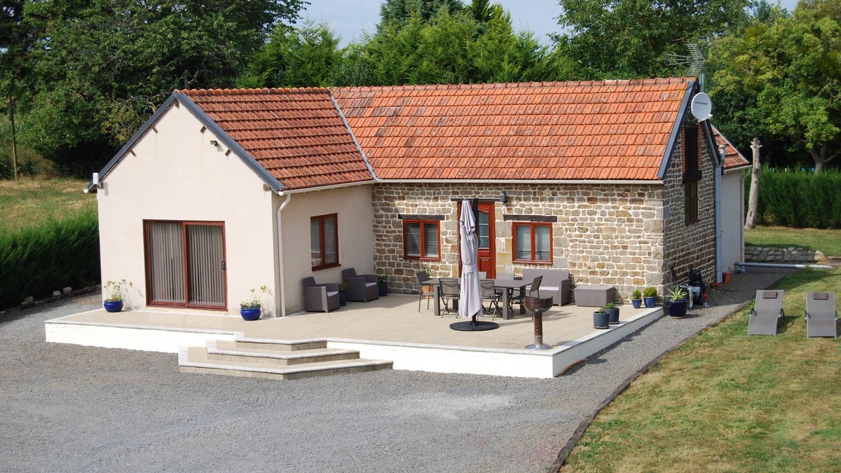 Chalandrey House | Light and airy bungalow with large terrace & heated outdoor pool