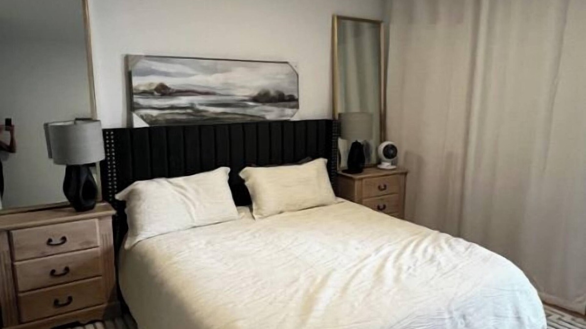 Black Mountain Apartment | Light and Bright, 1 bedroom, 1 bath apartment.n