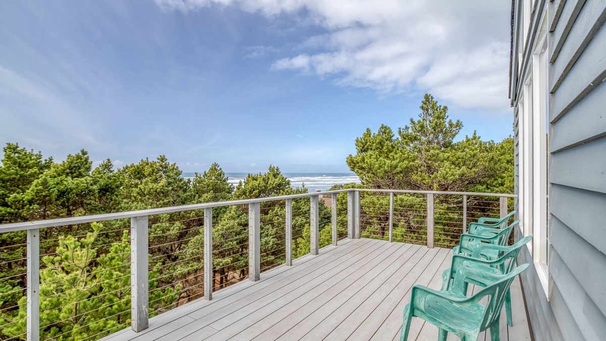 Seal Rock House | Light and Bright Home with Beach Access Just Steps Away! Pet Welcome!