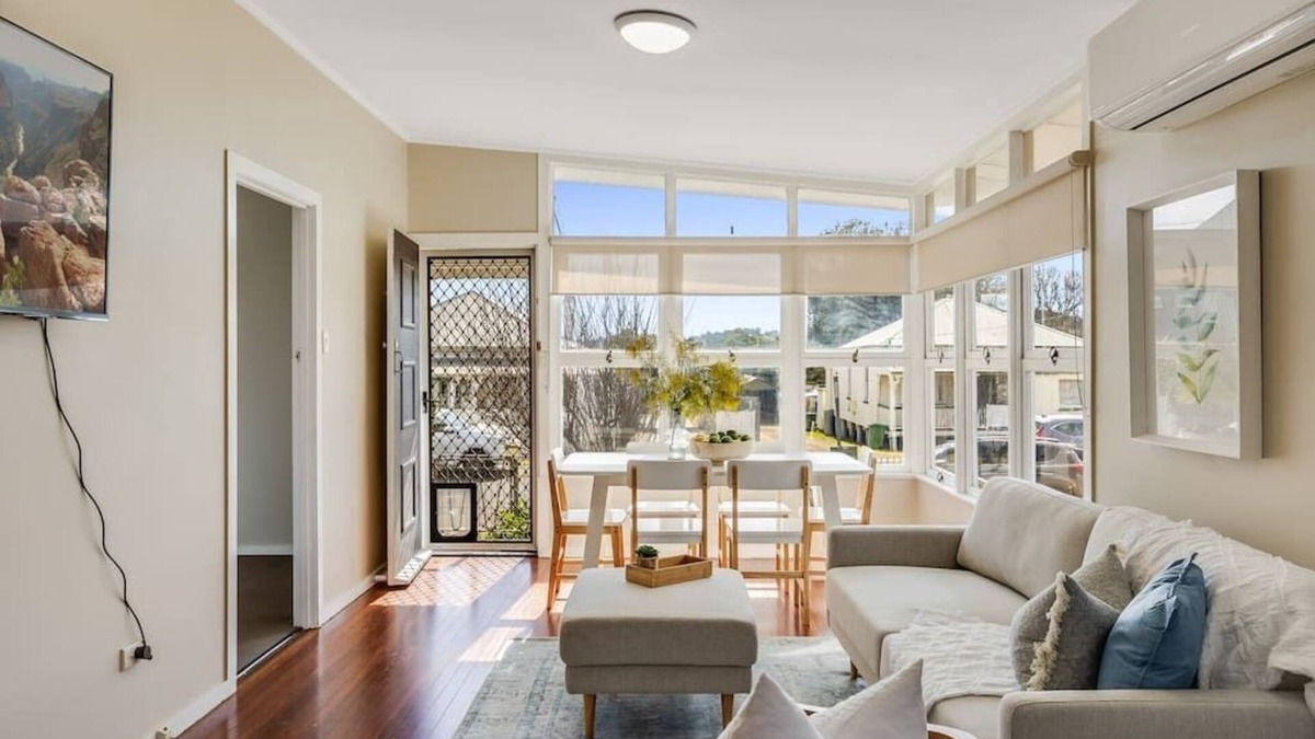 East Toowoomba House | Light & Bright! 3 Bedroom Cottage, East Toowoomba!