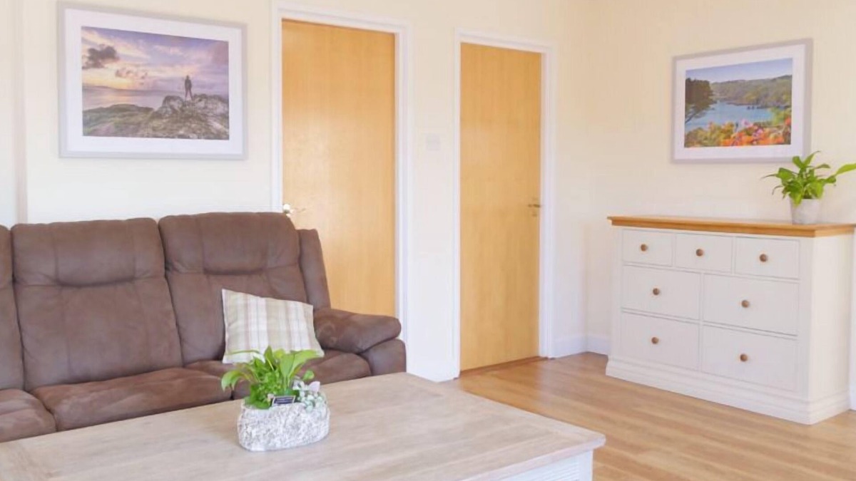Hougue Moulin Apartment | Light, Bright Apartment Tucked Away by Bordeaux Harbour