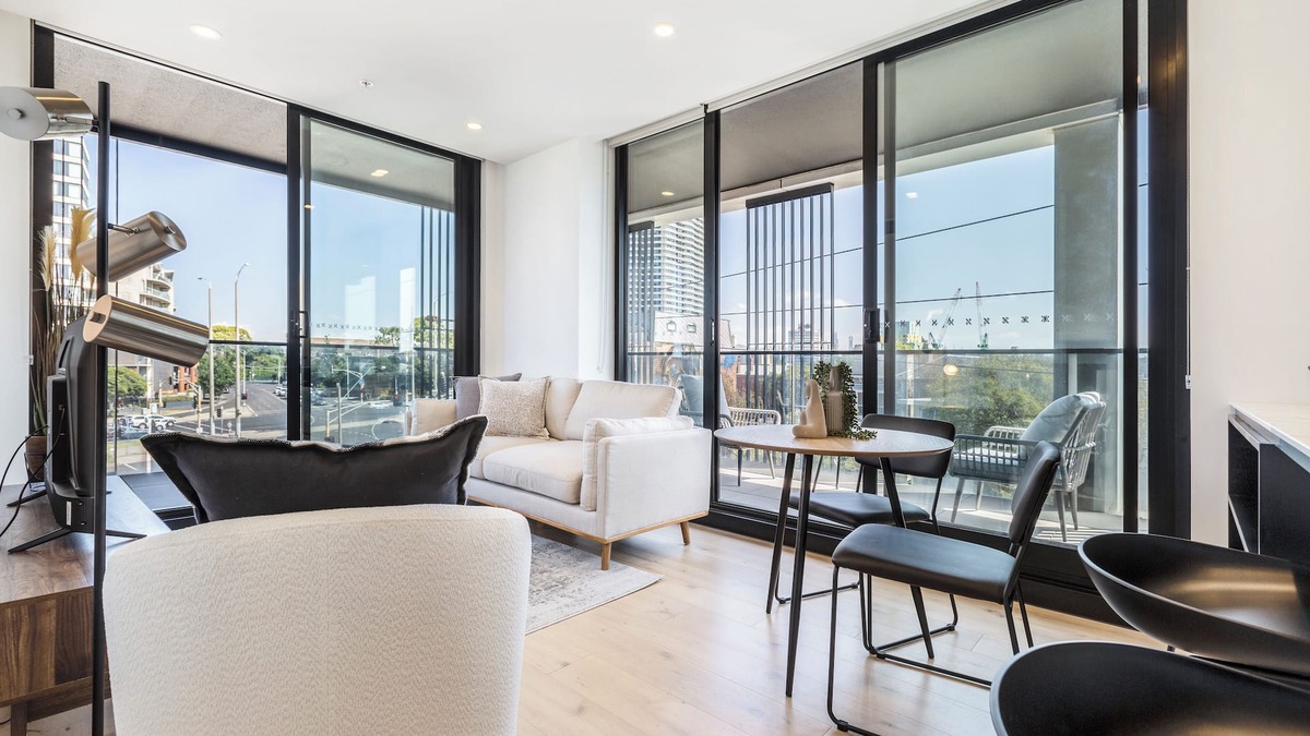 St Kilda Apartment | Light & Bright Apt Close to Beach & Fitzroy St