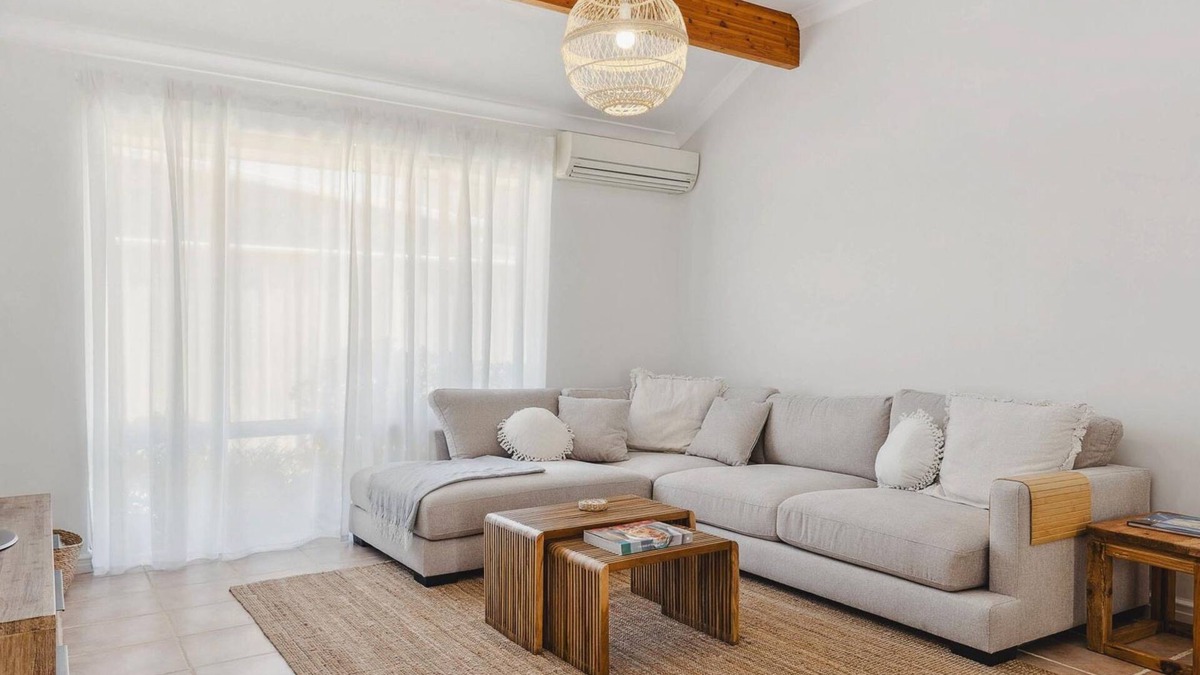 Dawesville House | Light & Bright Pet Friendly Beach Side Haven