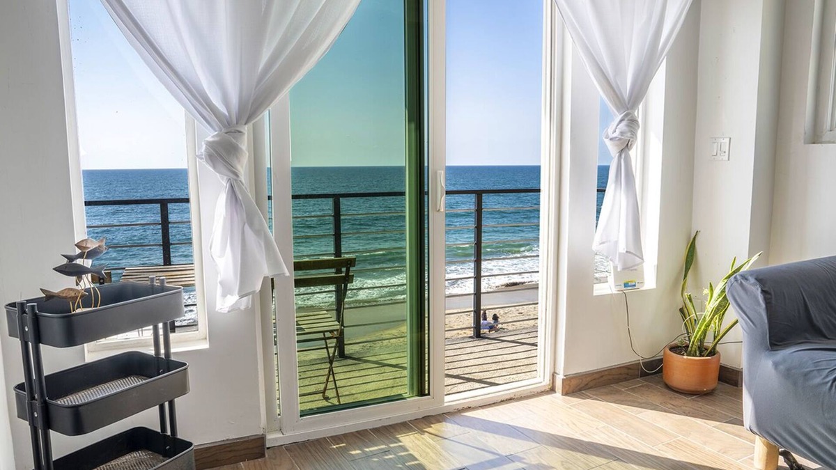 Costa Apartment | Light & Charming Beachfront w/oceanviews, steps to restaurants & nightlife