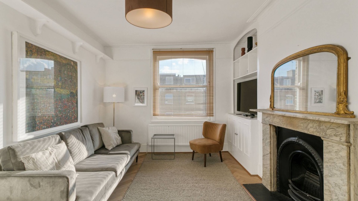 Brownswood Apartment | Light, comfortable Finsbury Park Haven