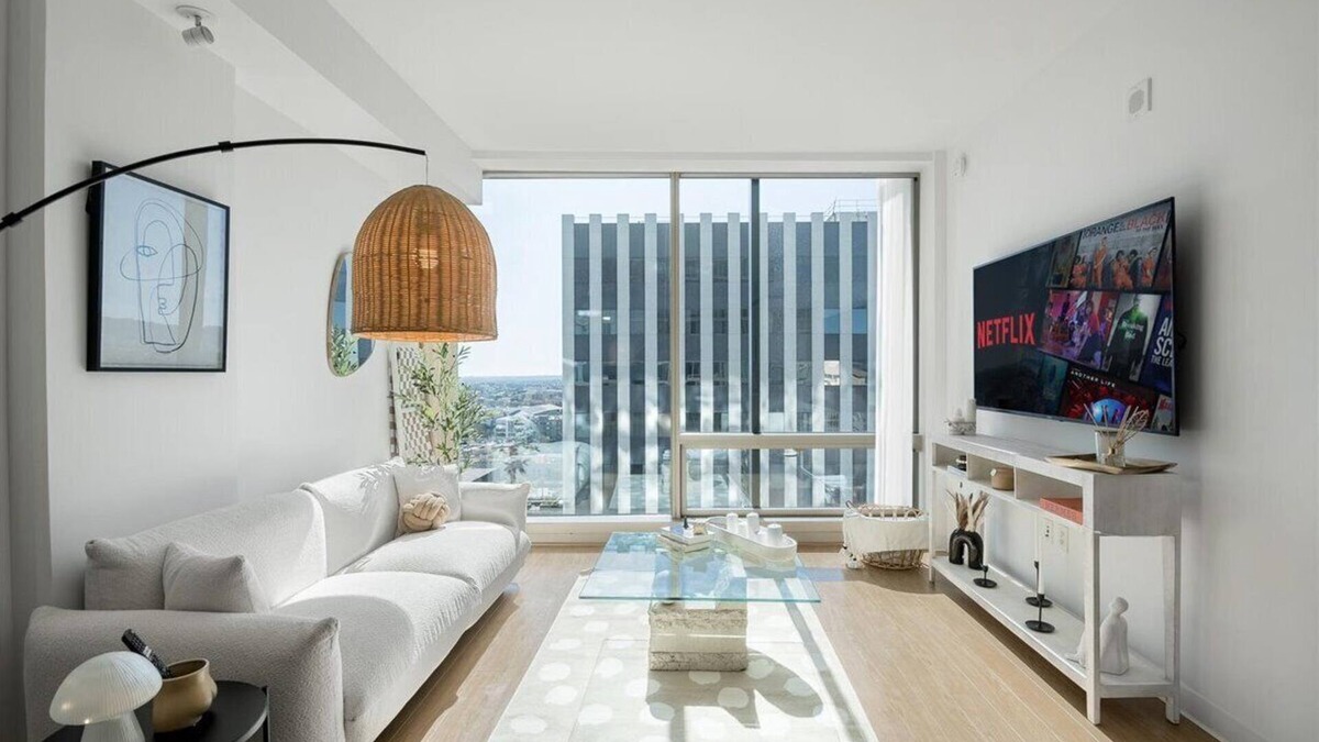Beverly Hills Apartment | Light cozy 1bdr in Korea Town with gym & parking