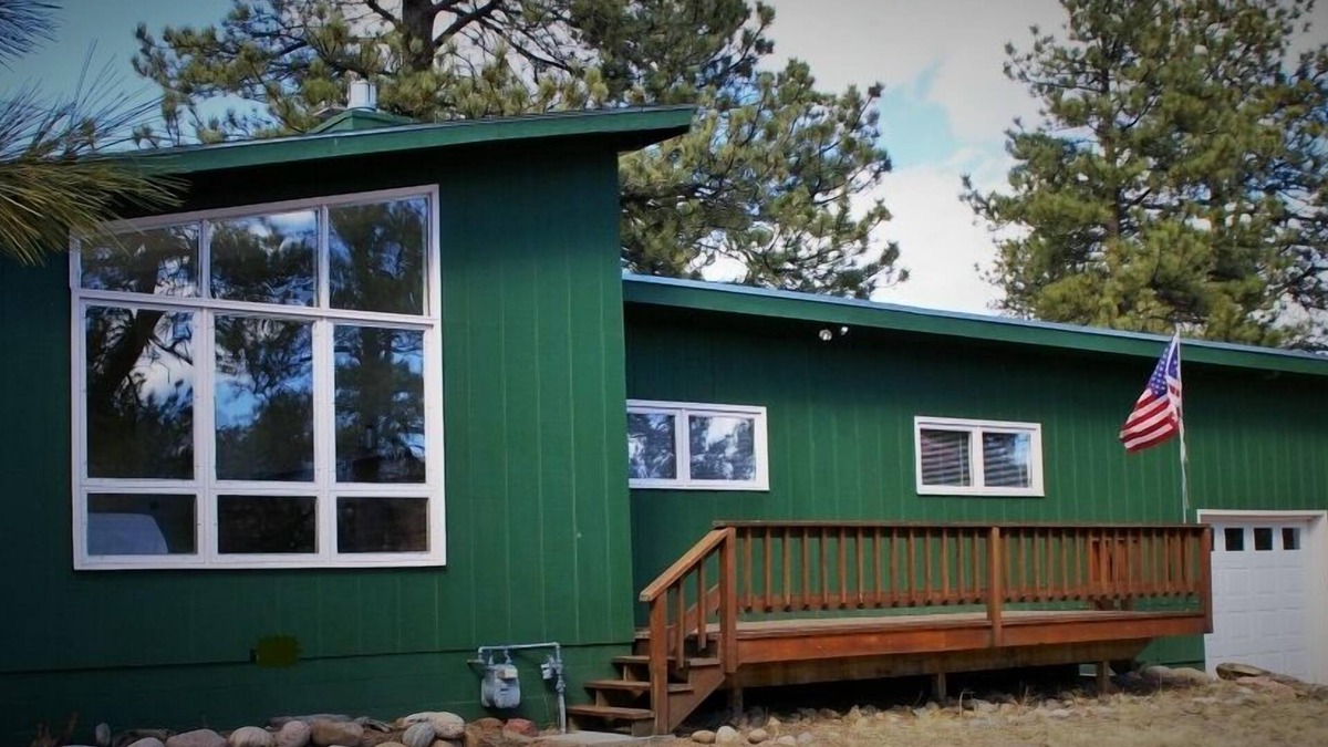 Estes Park Cabin | Light-Filled Cabin, Steps Away from Rocky Mtn Natl Park Entrance *Year Round*