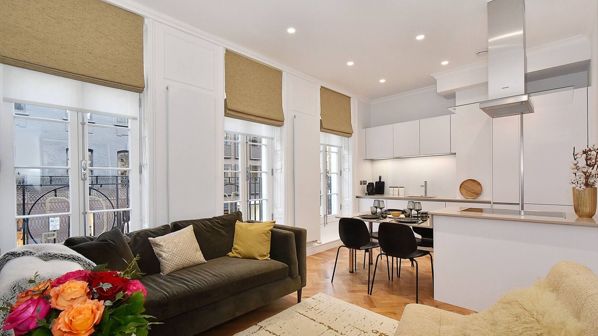 Mayfair Apartment | Light-Filled, Contemporary Retreat near The Ritz