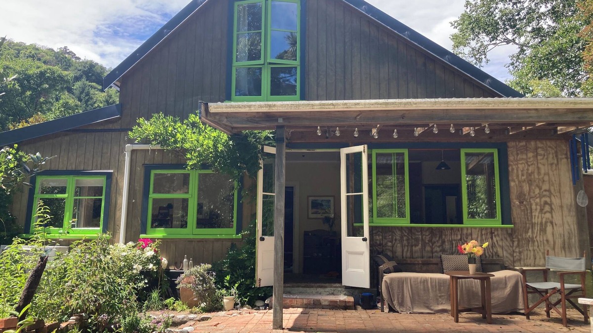 Hira House | Light-Filled Hira Home