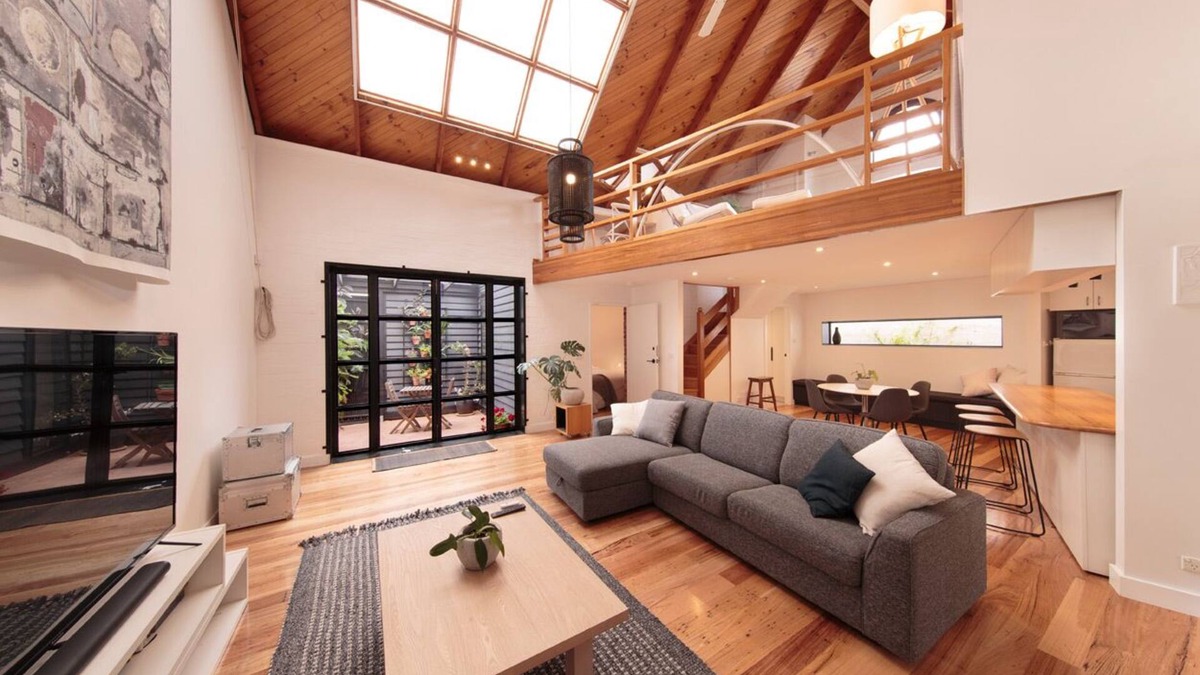 Port Melbourne Apartment | Light-Filled Photography Studio in Garden Setting