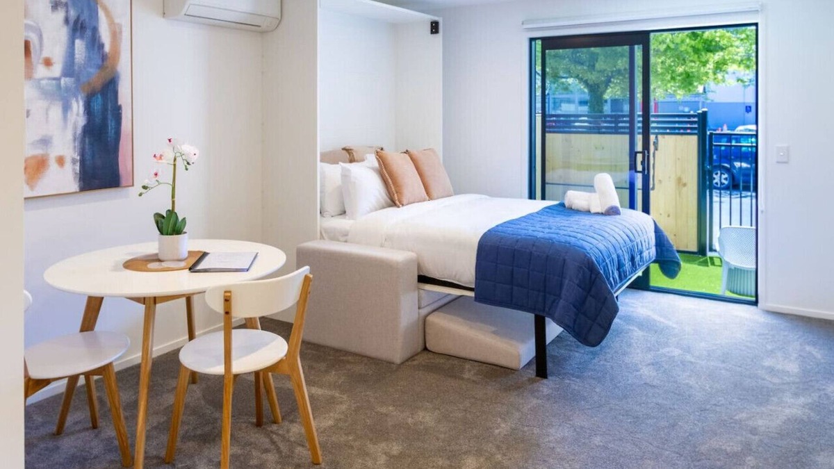 Sydenham House | Light-Filled Studio Close to South City Mall