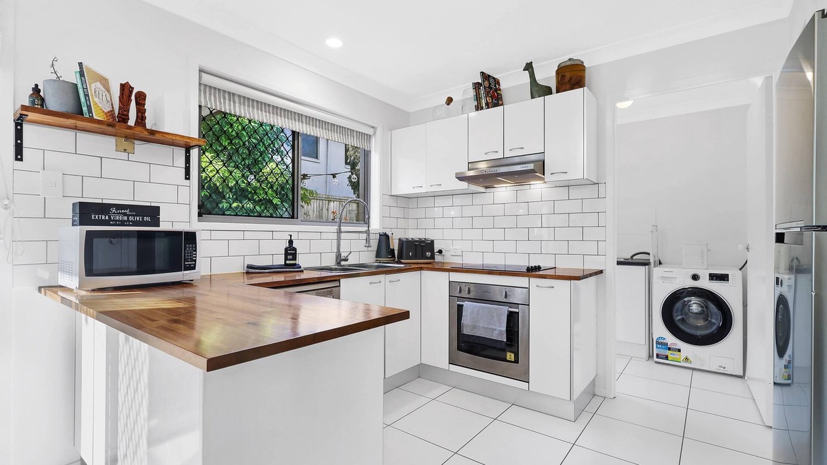 Bracken Ridge House | Light filled townhouse