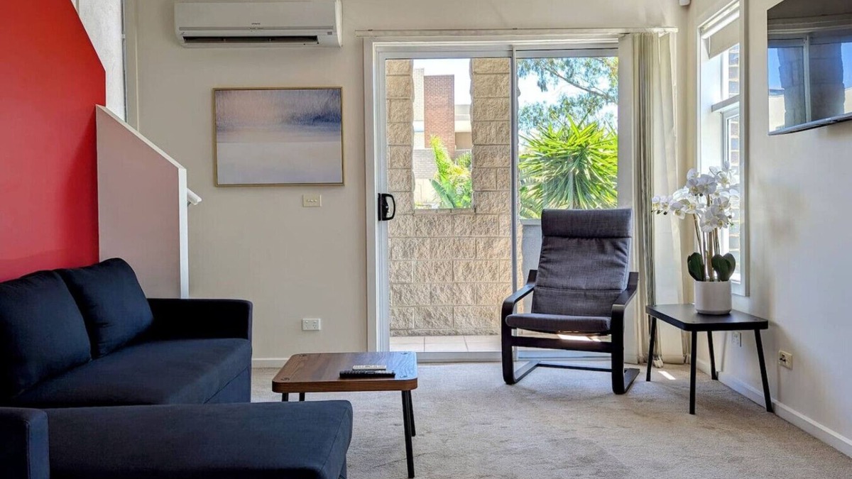 Coburg House | Light filled townhouse w/double ensuites