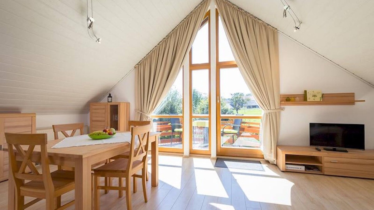 Herdwangen Schoenach Apartment | Light-Flooded Attic Apartment “Lauser DG” in Quiet Area with Wi-Fi & Balcony