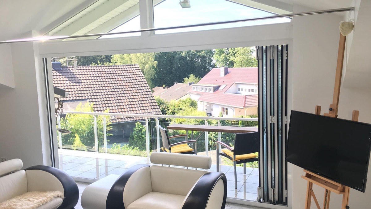 Bensberg Apartment | Light-flooded living room on 140 sqm in Bergisch Gladbach - Moitzfeld