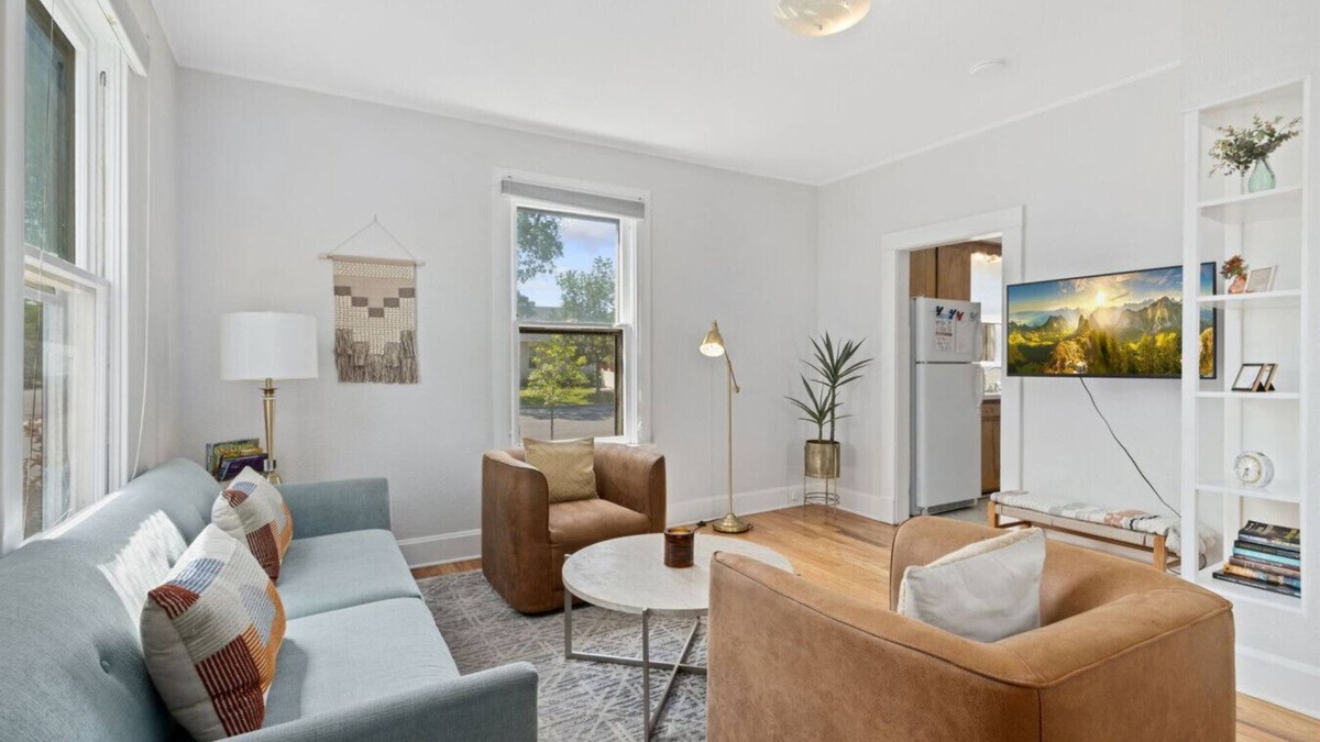 Old Town Apartment | Light & Lovely Modern Farmhouse in Old Town