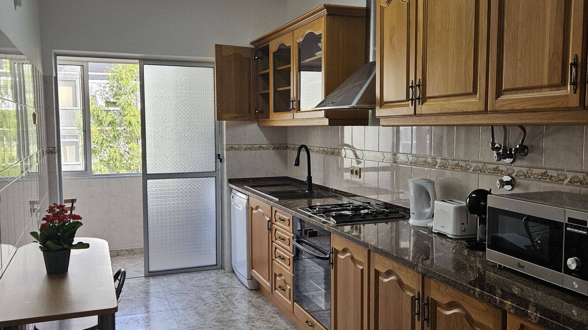 Cova da Piedade Apartment | Light Spacious Almada Apartment