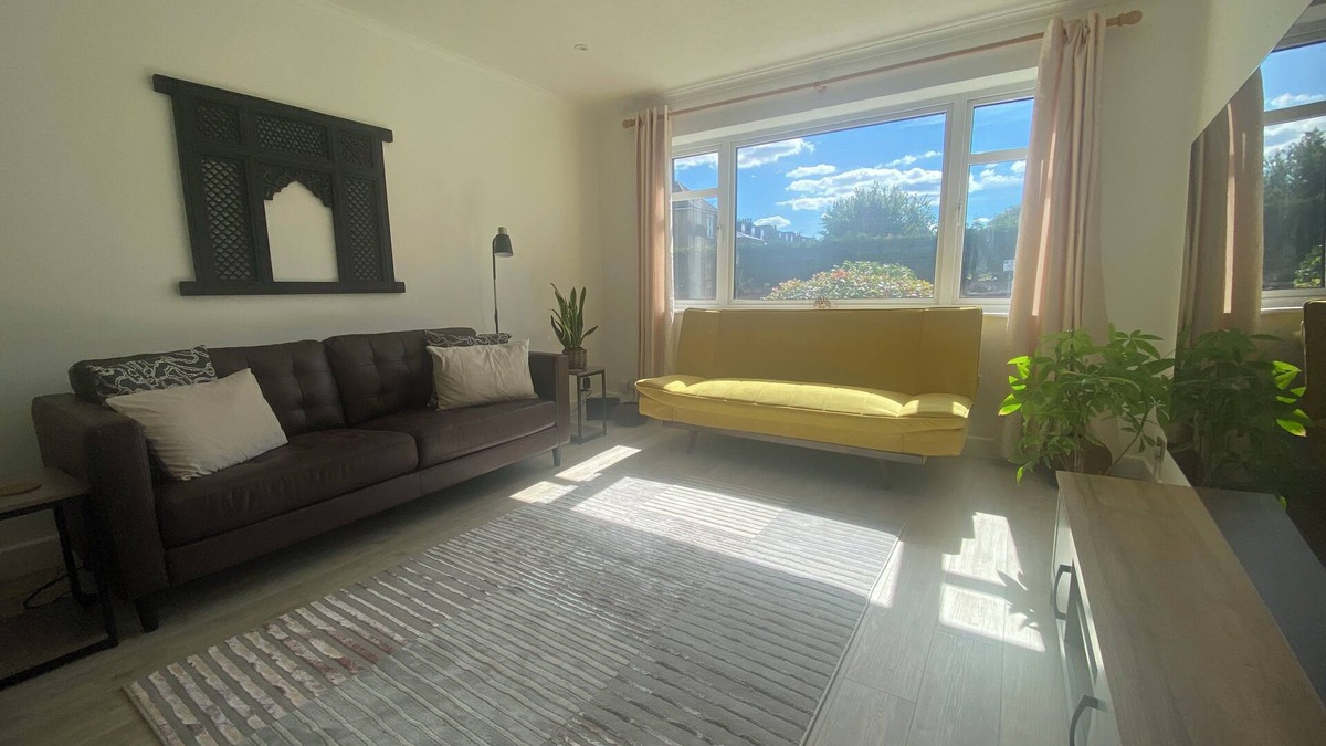 Trinity Apartment | Light, spacious Wimbledon flat.