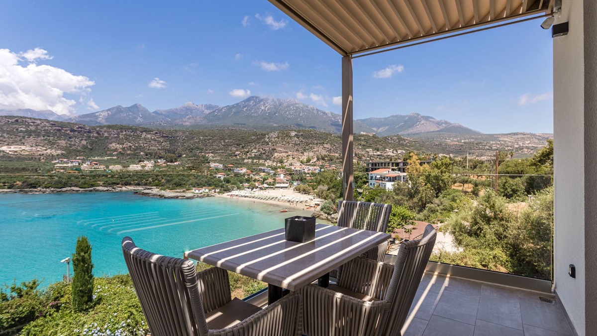 Stoupa Apartment | Lighthouse Apartments