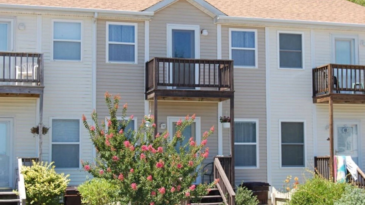 Chincoteague House | Lighthouse Estates #10 - Shared Pool & Dock
