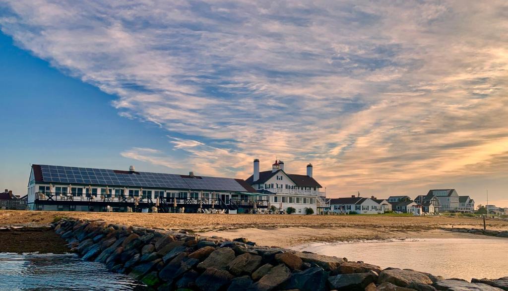 West Dennis Resort | Lighthouse Inn Cape Cod