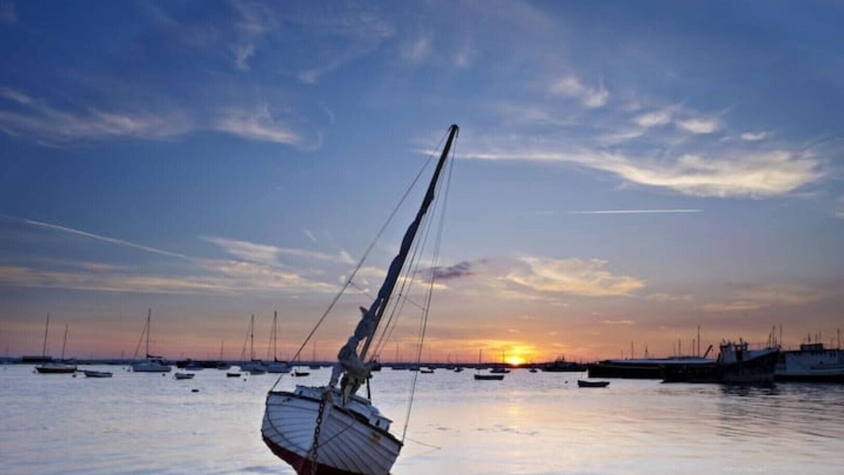 Layer Marney House | Lighthouse Retreat - A stones throw from West Mersea beach