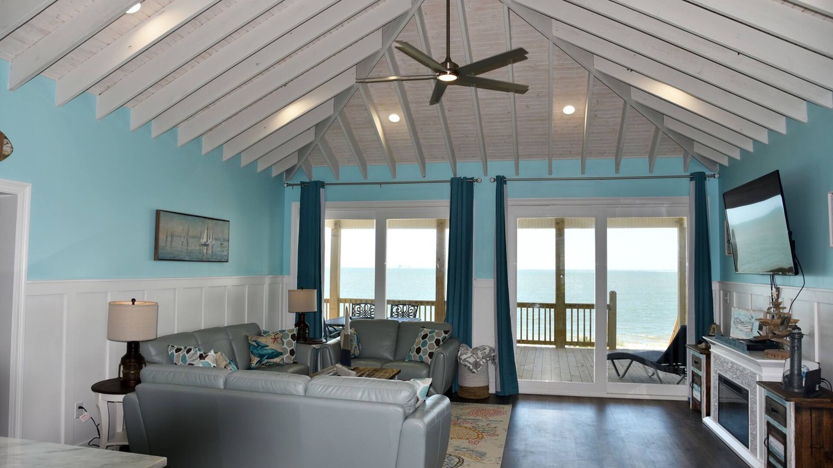 Audubon Place House | Lighthouse View | Beachfront Bliss. Bring the Whole Family (Pets Too)