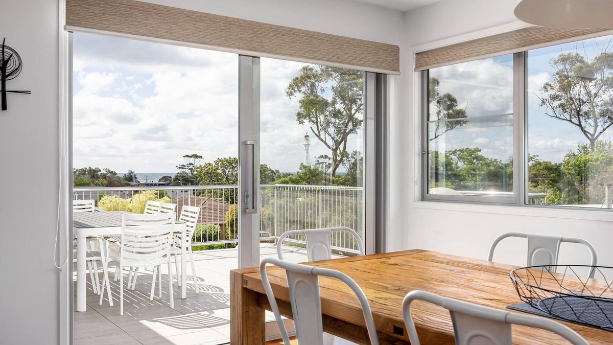 McCrae House | Lighthouse Views, McCrae - Stunning views of bay and lighthouse