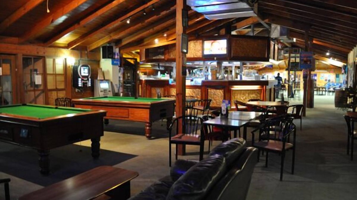 Lightning Ridge Hotel | Lightning Ridge Outback Resort & Caravan Park