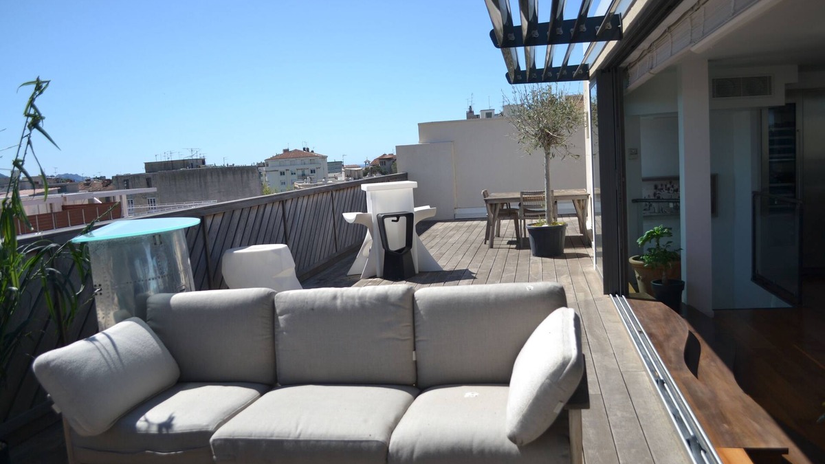 Prado-Perier Apartment | Like a rooftop villa, a stone's throw from the velodrome stadium.