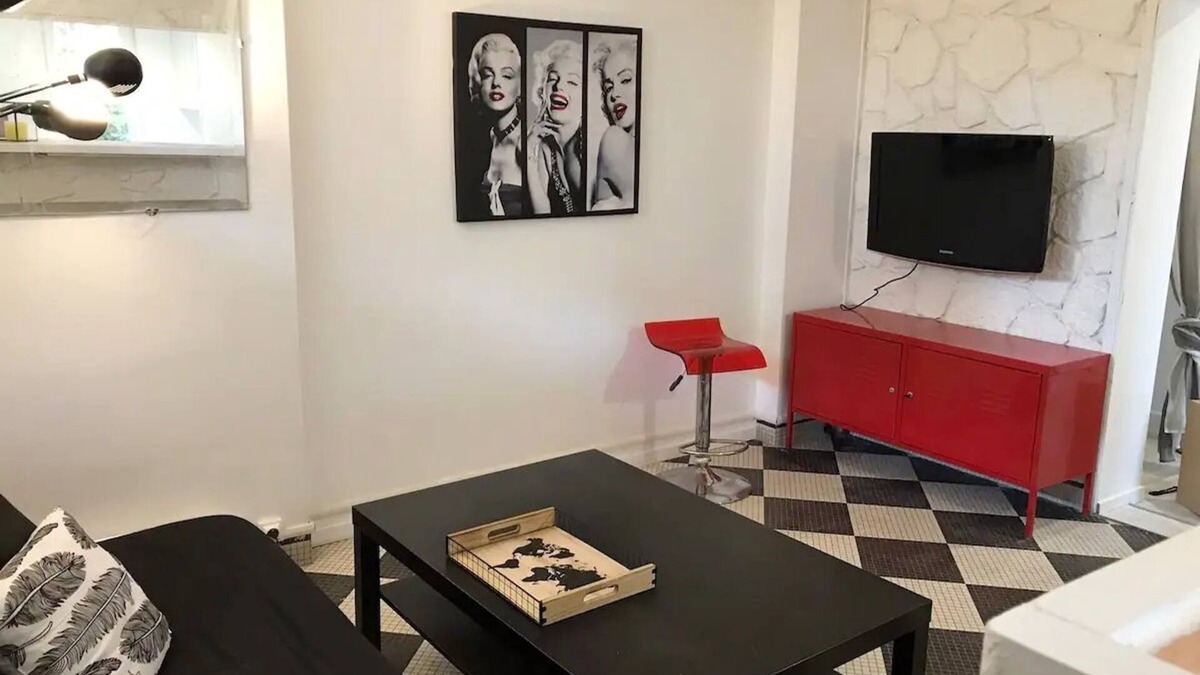 Roseraie - Orgemont Apartment | * LIKE AT HOME: APARTMENT and GARDEN with parking lot *
