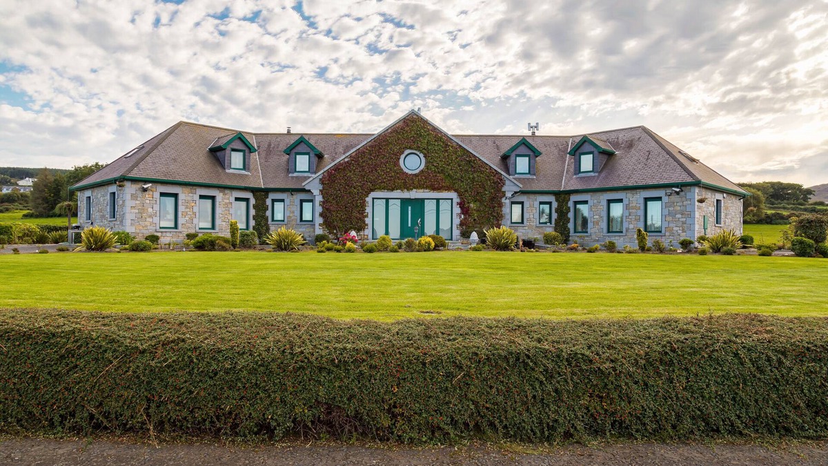 Ballyliffin House | Like walking into a fantastic novel at Inishowen House